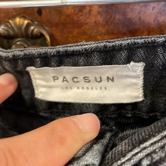 Pacsun mom short black shorts with daisys all over them - Picture 8 of 14